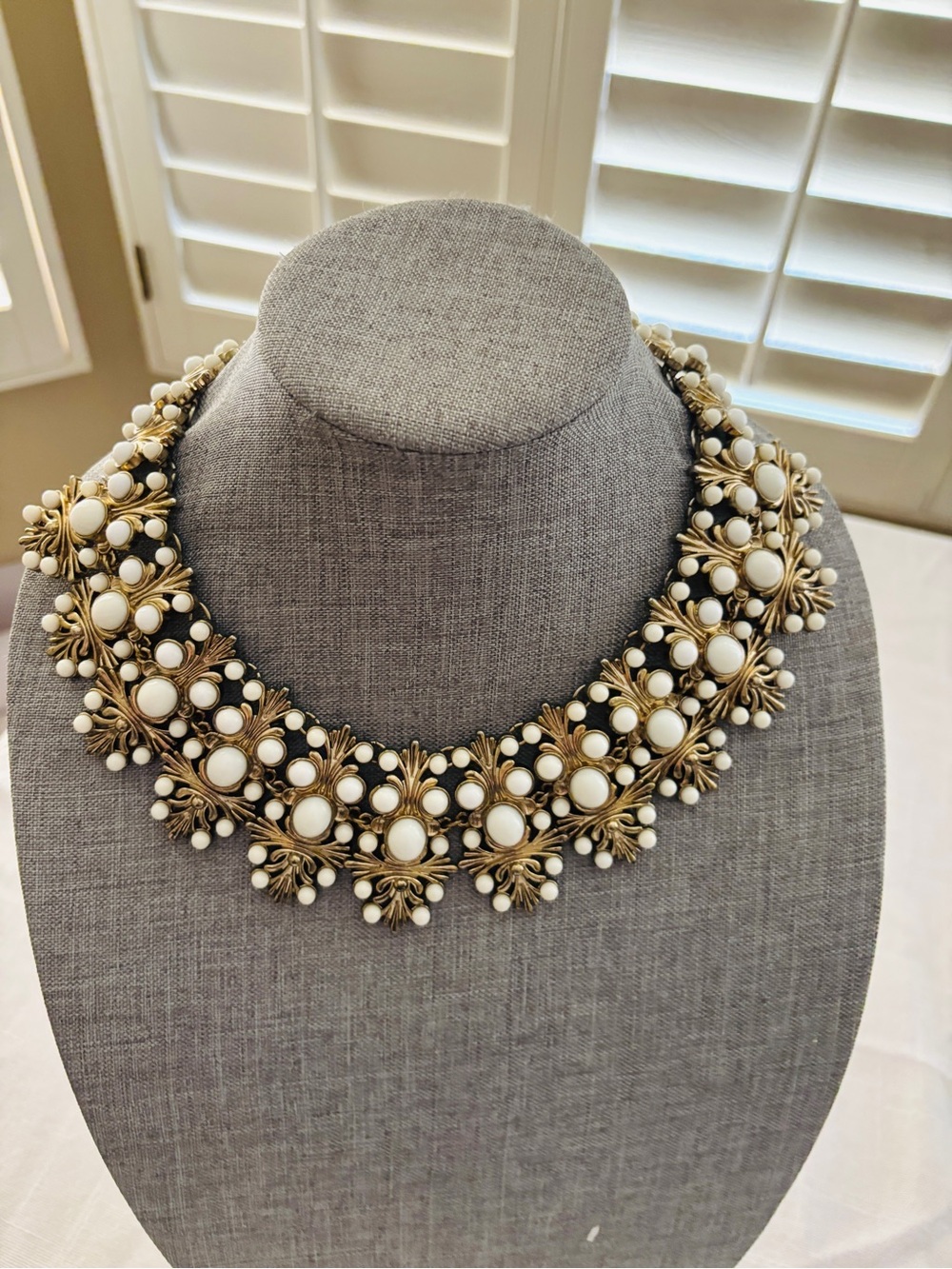 Eva Mendes Mid-Century Modern Style Necklace & Bracelet